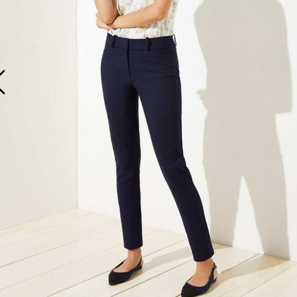 LOFT Navy Marisa Skinny pants (Petite size 2)